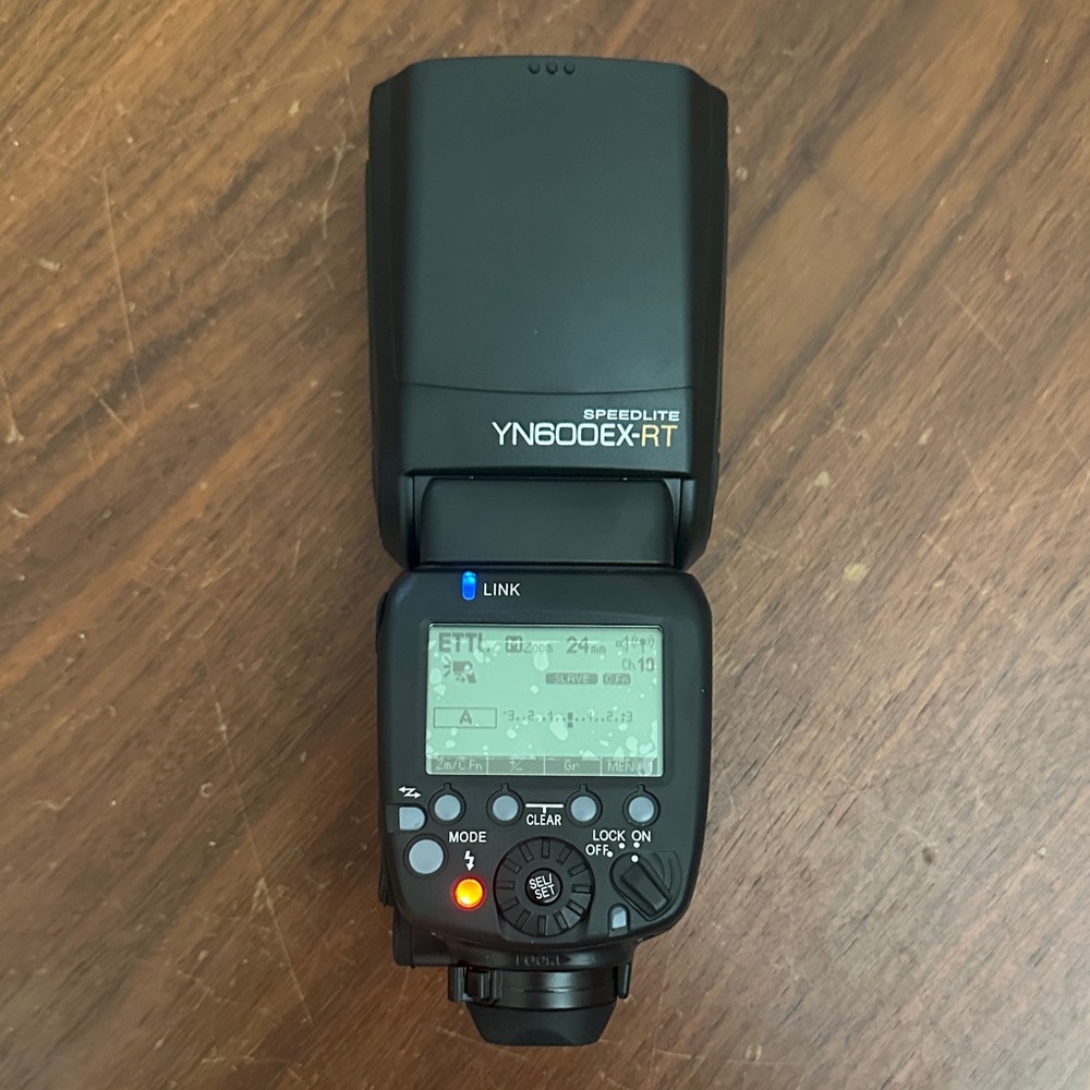 YN600EX-RT Speedlite Flash - Sleek Black
